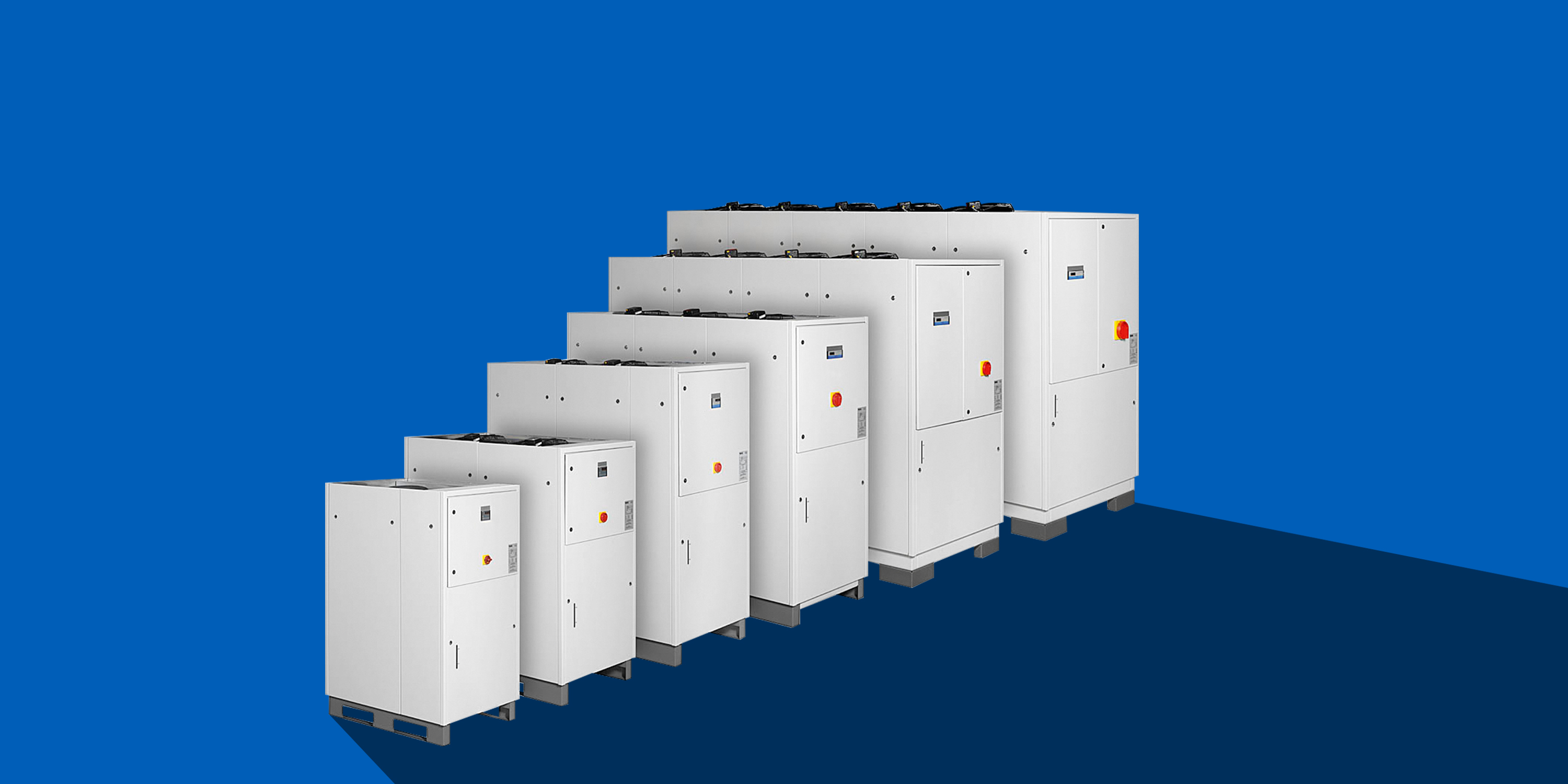 Plattformbasierende Standard-Modelle für die präzise, zuverlässige Kühlung. Alle Kühlblocksysteme sind kompakte, werksseitig montierte Flüssigkeitskühlsätze, die für die unterschiedlichsten industriellen Anwendungen geeignet sind. Durch den Einsatz verschiedenster Kältemittel kann der Kühler bedarfsgerecht ausgelegt werden.